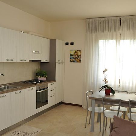 Appartamento Lago Πεσκιέρα ντελ Γκάρντα Δωμάτιο φωτογραφία